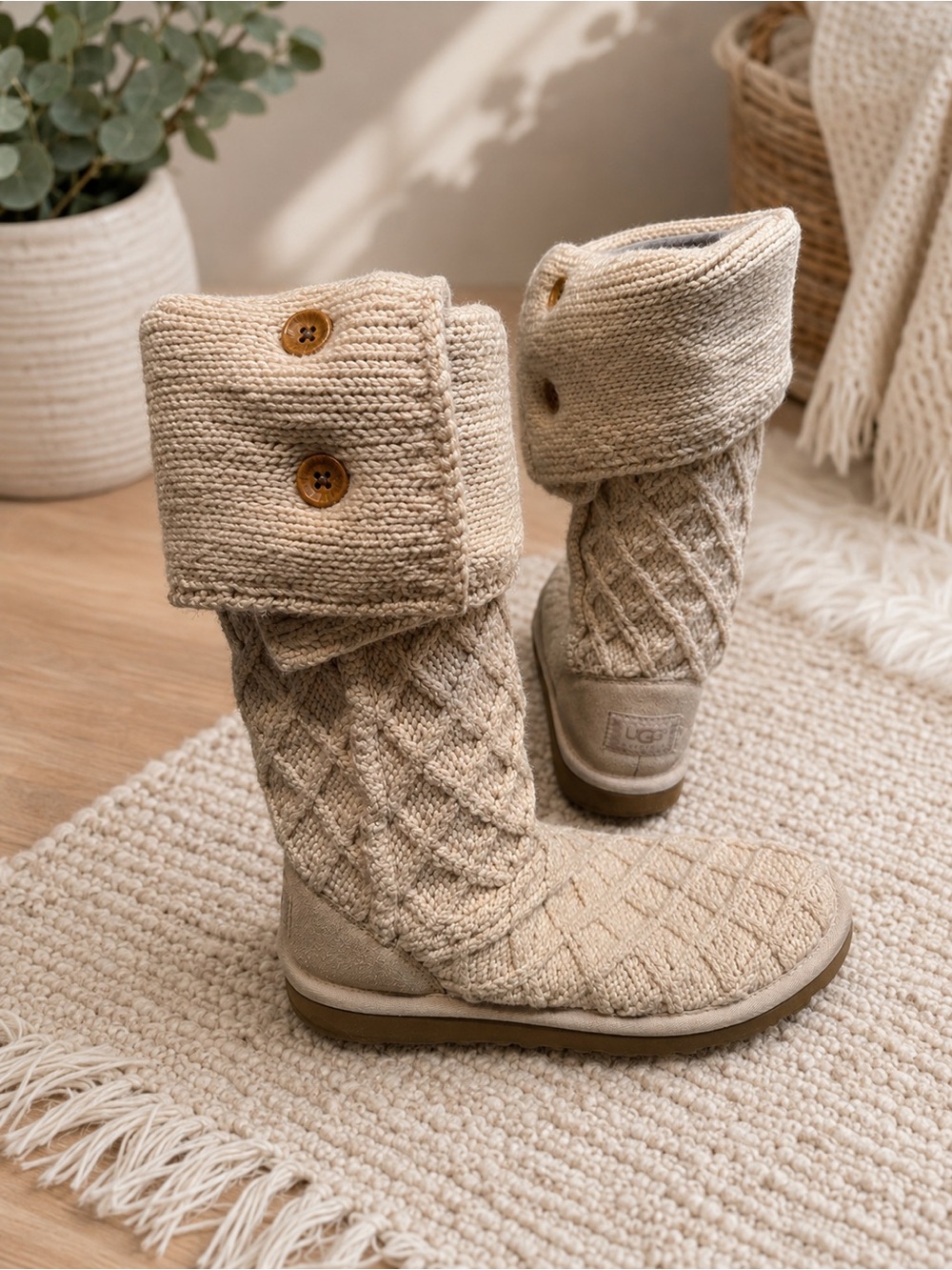 UGG Women’s Cable Knit Sweater Boots Cream Fold-Over Cozy Shearling Sz 7